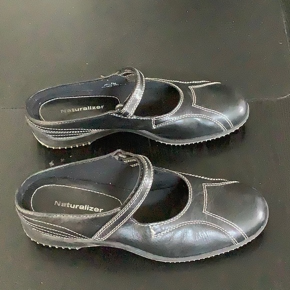 Naturalizer black leather Velcro strap shoe size 7 - Picture 3 of 5